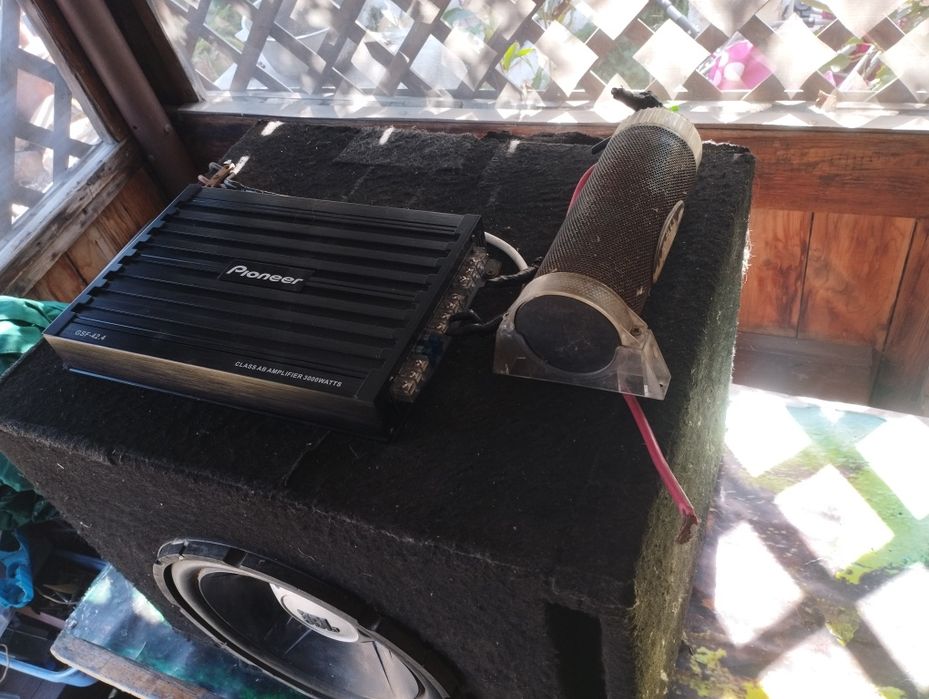 Продам сабвуфер JBL и магнитолу JVC