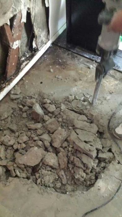 Demolare constructii ,decopertam faianta, gresie, sapa, demolam ziduri