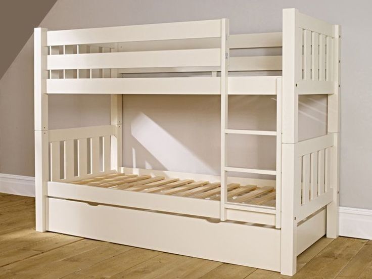 Двухьярусная кровать