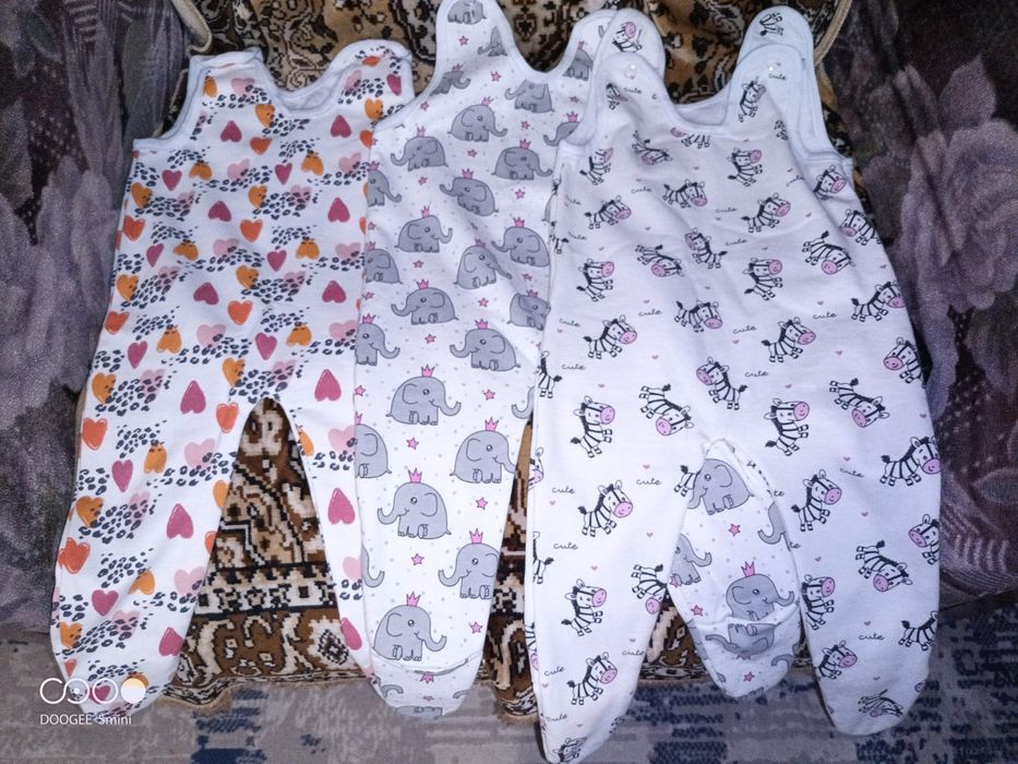 Продам новые ползунки на лямках