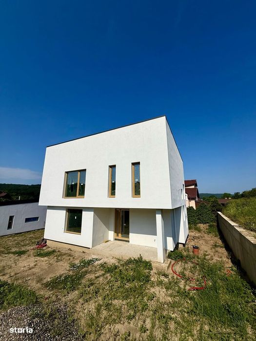 Casa moderna P+E 214 mp Corunca, str Rasaritului