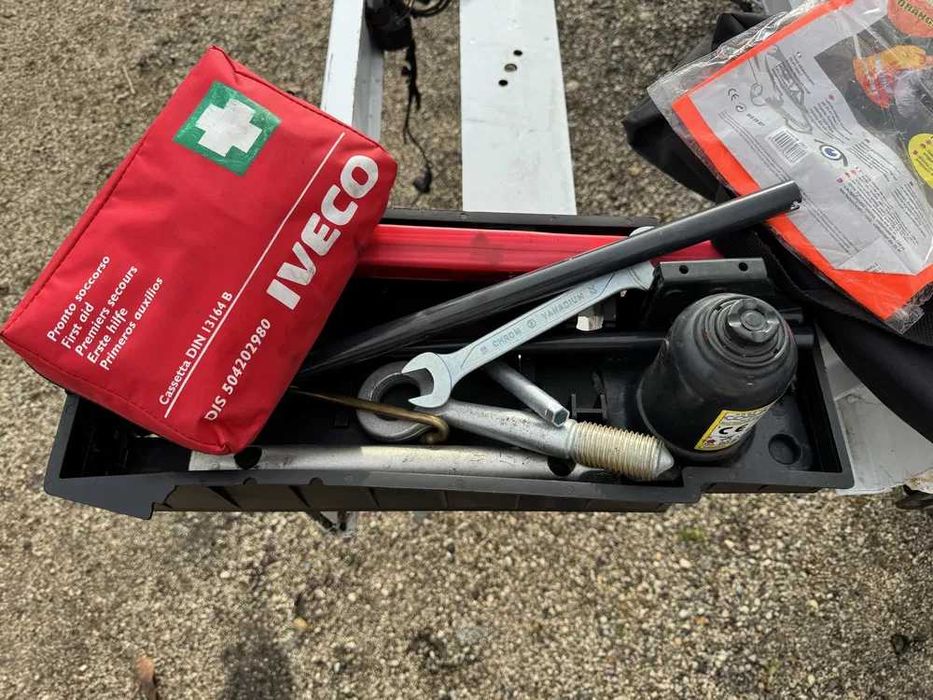 ЧИСТО НОВ Авариен Комплект за всички модели на Iveco Daily