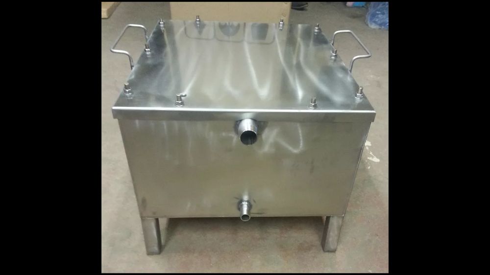 Емкости из  нержавейки под заказ любого вида .Монтаж труб с подувом