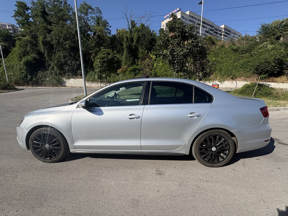 Автомобил VW jetta