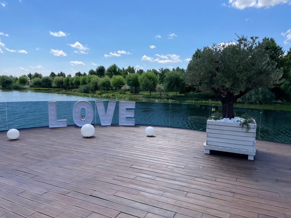 Litere LOVE volumetrice