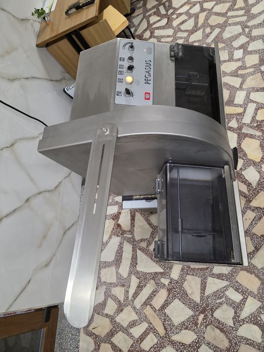 Masina feliat pâine