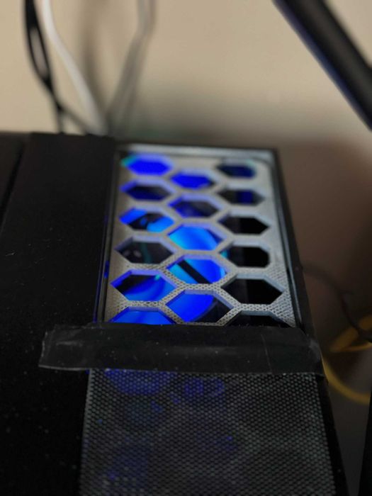 PC Gaming– RX 6600, Ryzen 5 5600, 16GB RAM