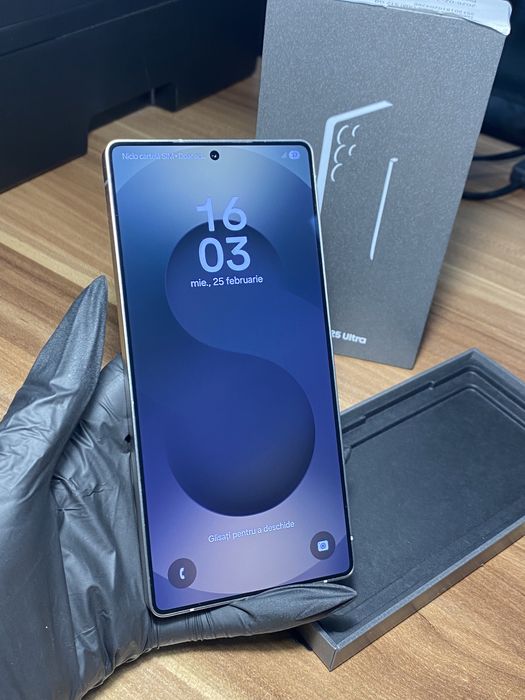 Samsung Galaxy s25 ultra • 512 GB • Titanium Black