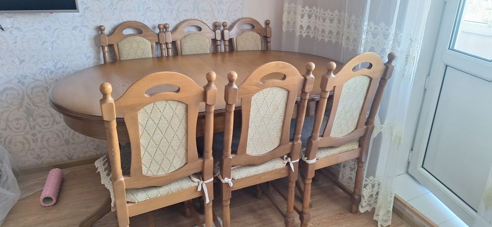Продам стол со стульями.
