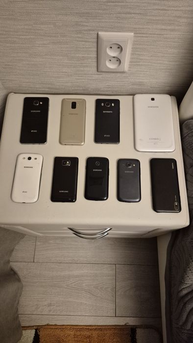 Продам телефоны и планшет Самсунг