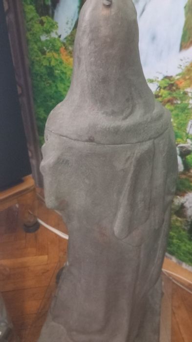Стара бронзова статуя " Дева Мария с Плащеницата"