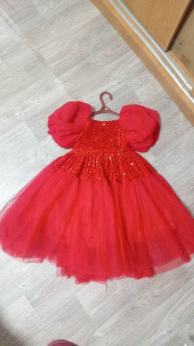 Продам платье на девочку