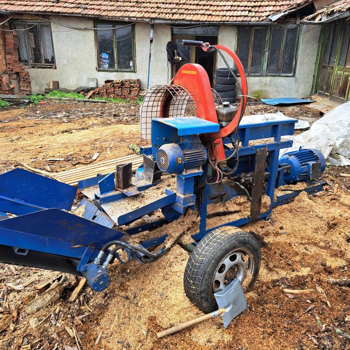 Машина за рязане цепене и товарене на дърва