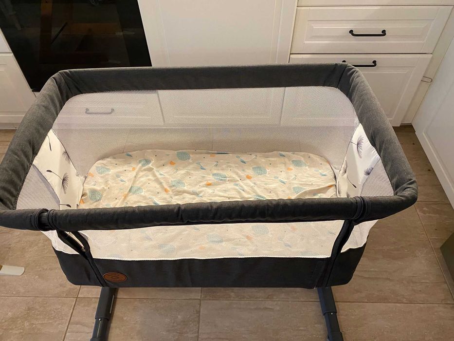 Co-sleeper Lionelo Aurora, saltea T25 + geantă, gri închis