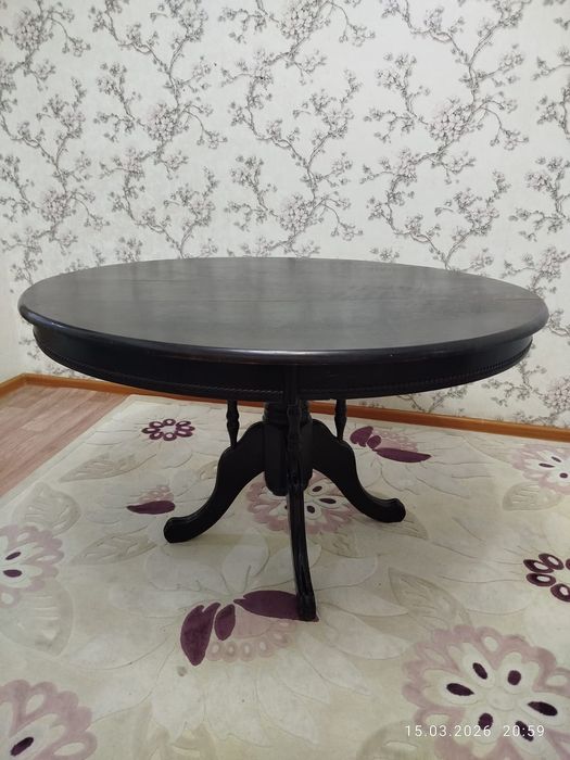 Стол и 8 стульев