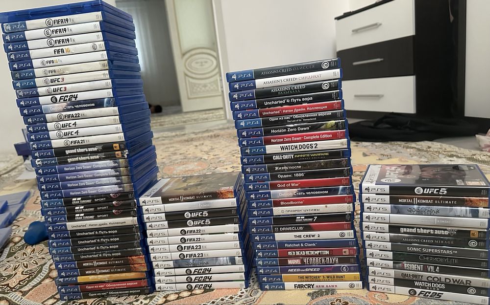 Ps 4-5 диски,джойстик,сумка для пс