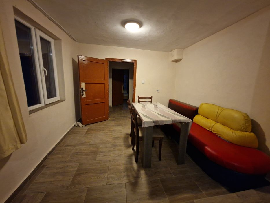 Дава се под наем Къща в Свищов - 69 кв.м за 178.5 € - Снимка #1