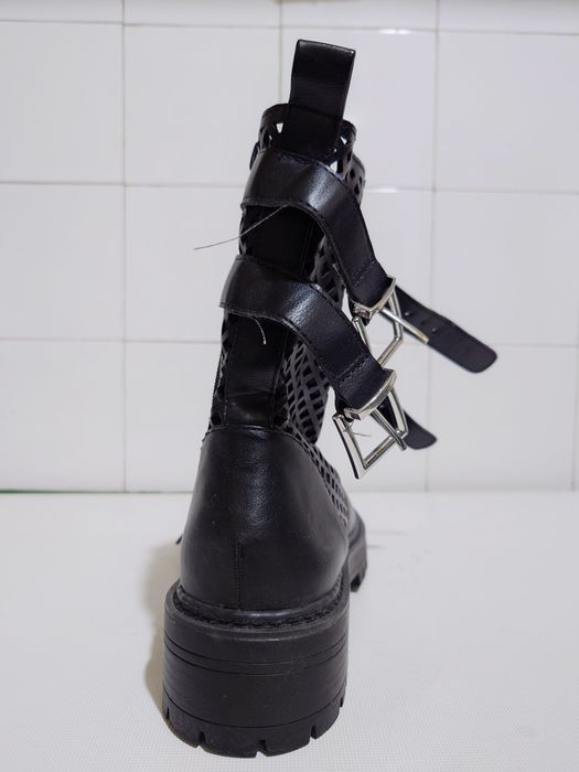 Ghete bocanci piele perforata STRADIVARIUS