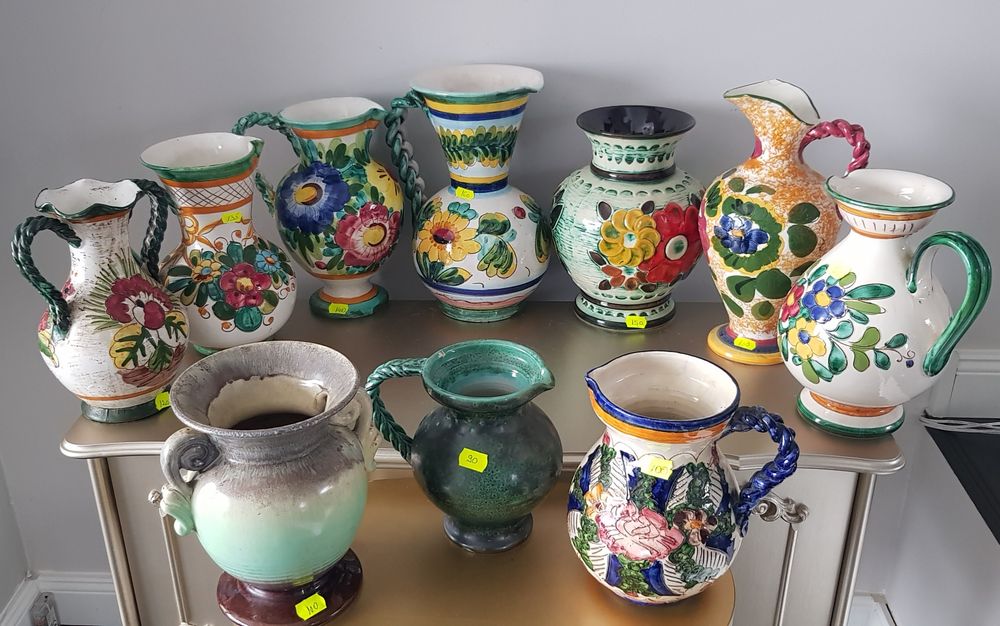 Carafe vechi din ceramică