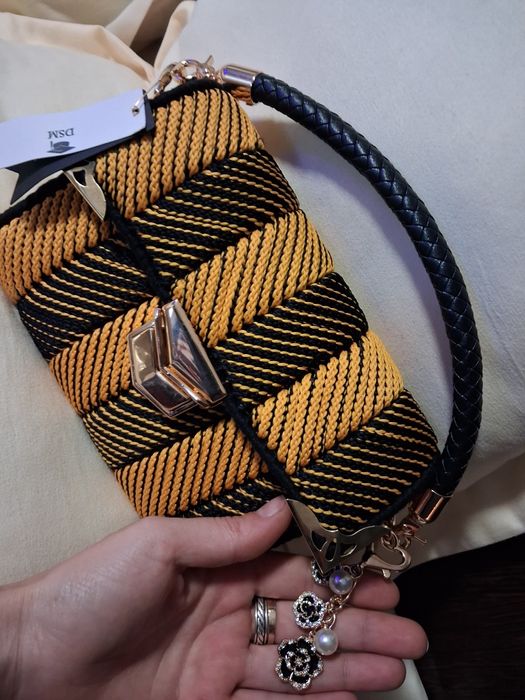 Poșetă lucrata manual ideal pentru un cadou superb