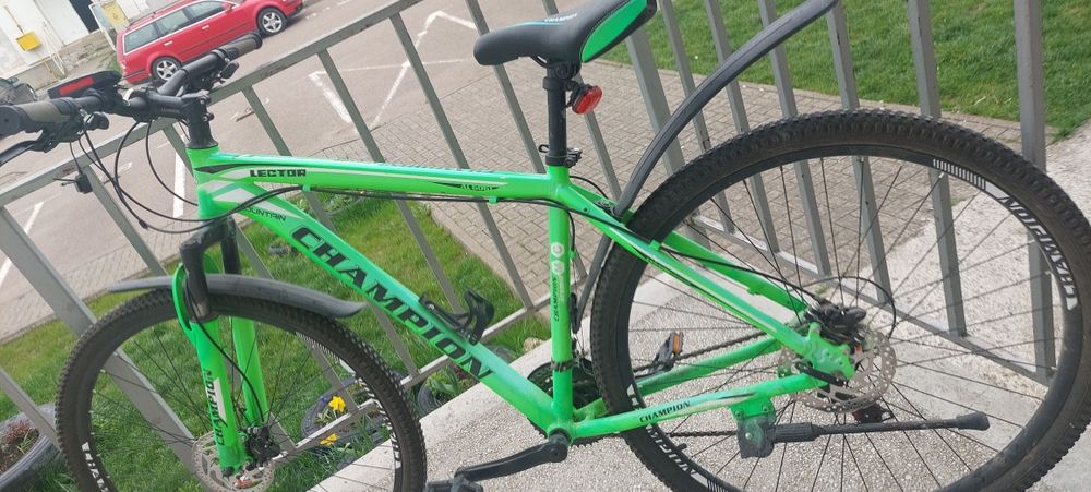 Vând  2 biciclete nemțești. Prețul pet bucata este de 1300 ron negociabil