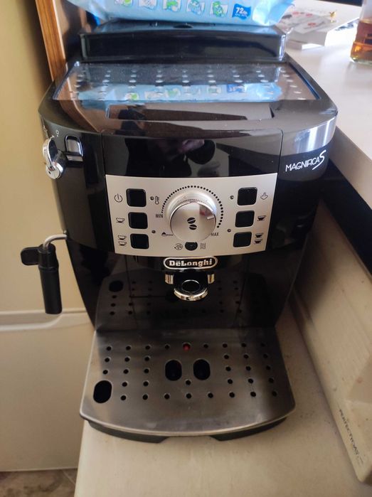 Продавам Кафеавтомат DeLonghi Magnifica S (ECAM 22.110.B)