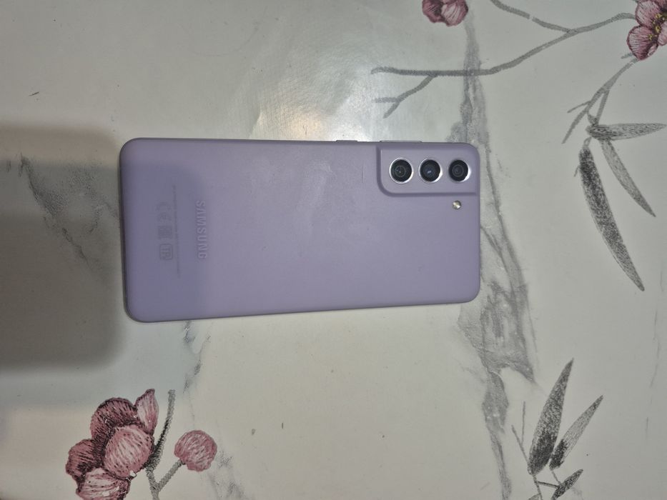 Телефон Samsung s21fe