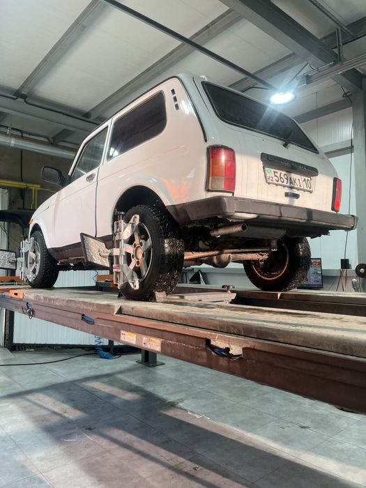 Машина Нива 4x4 2012г