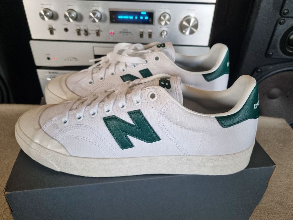 Sneakersi New Balance. Marimea 43. Noi.