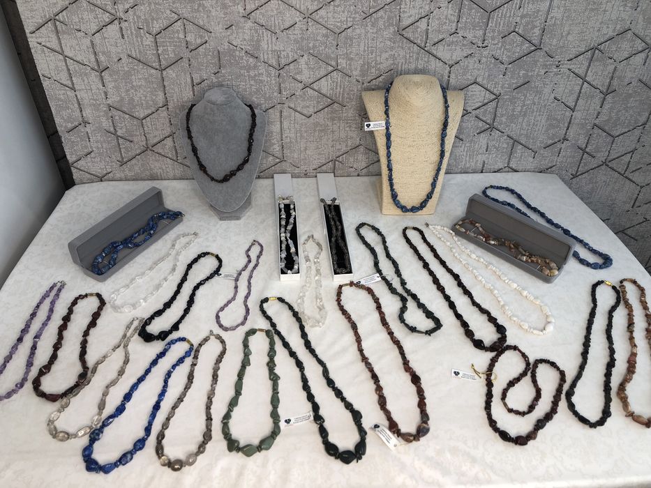 Бусы из разных натуральных камней