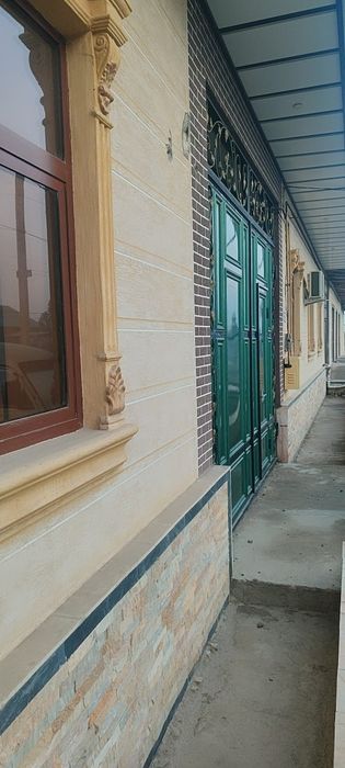 Hovli sotiladi navoiy farxod safxozda, 5 sotix yevro remont uy