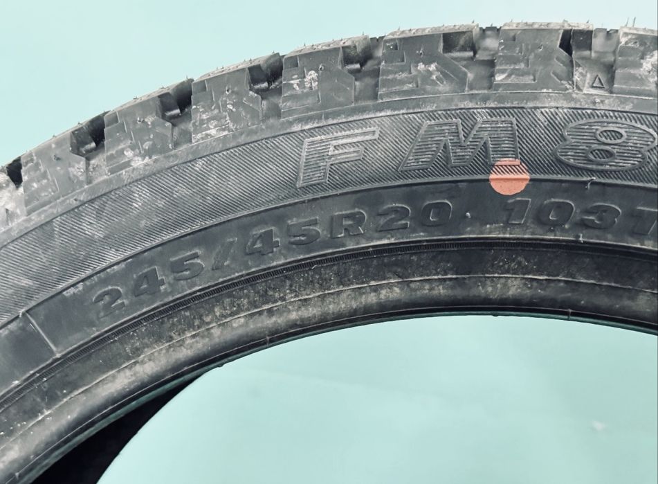 Зимние шины 245/45 R20 новые