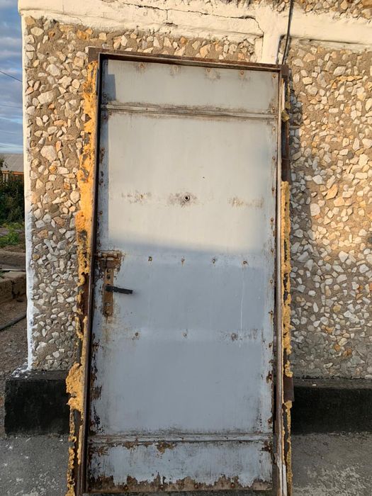 Продам железный дверь в хорошем качестве