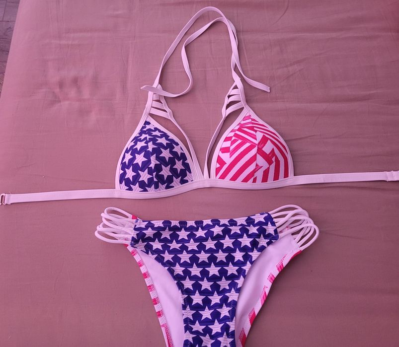 Vând costum de baie