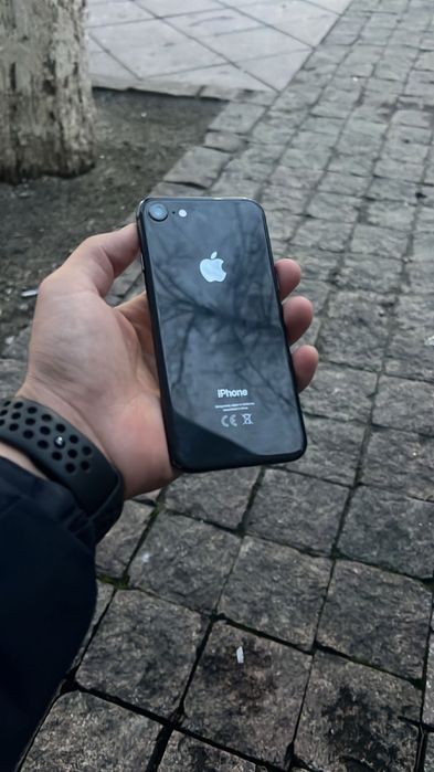 Iphone 8.   .64gb с гарантия