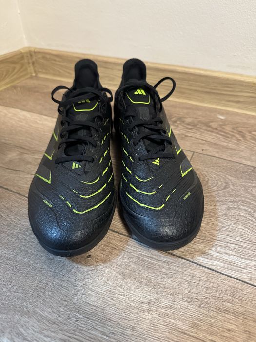 Футболни обувки Adidas Predator TF