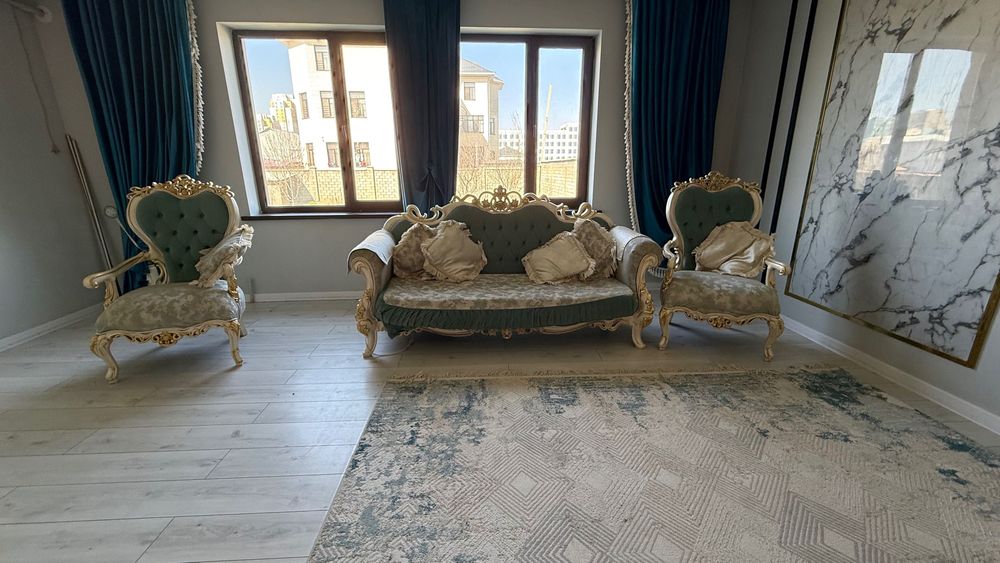 Диван почти новый