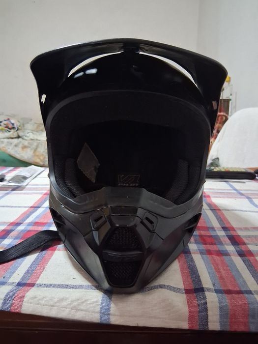 Продавам кросова каска