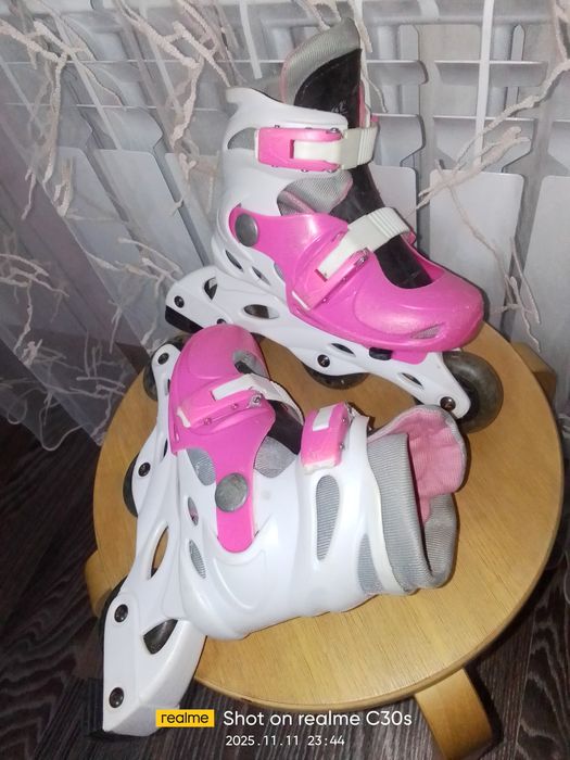 Роликовые коньки с причиндалами