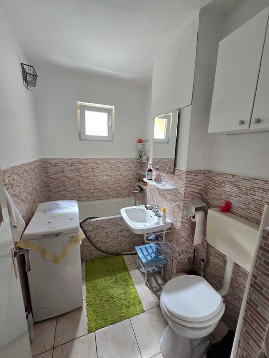 Vând apartament 2 camere, 51 mp, etaj 1/4, Astra – parcare | Proprietar
