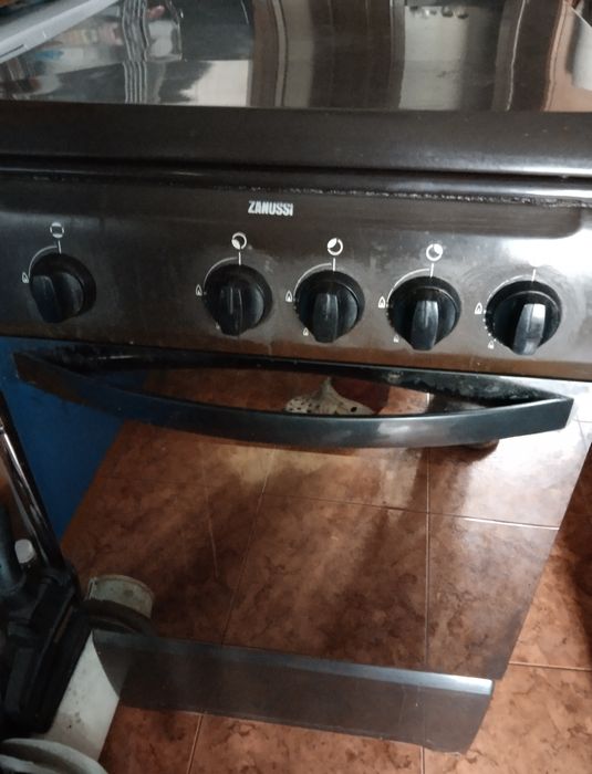 3 buc Aragaz Zanussi maro și alb