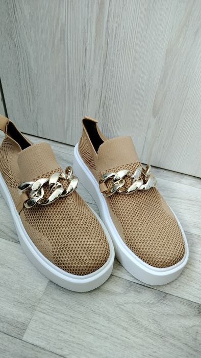 Удобная легкая обувь