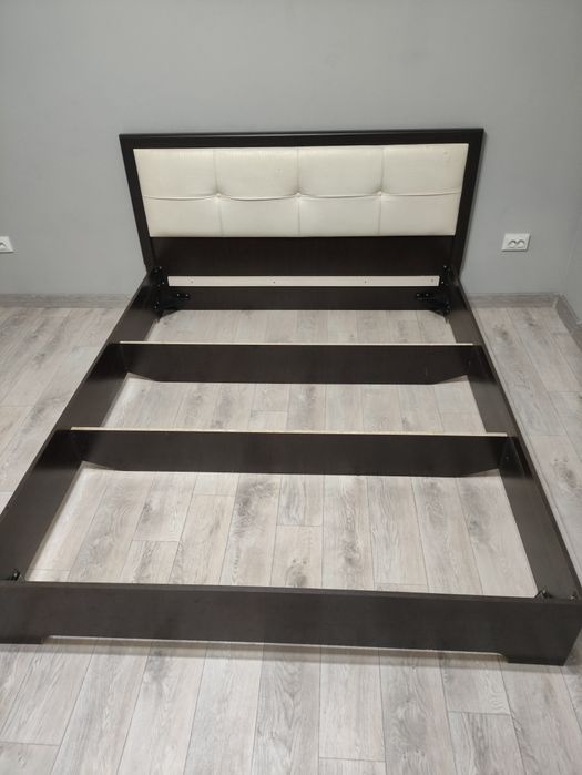 Кровать двуспальная