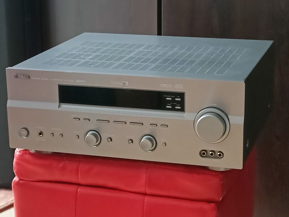 Yamaha RX-V550 .