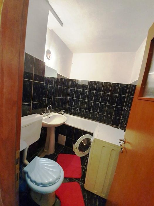 Inchiriat garsoniera decomandata ,etaj 3, centrala proprie