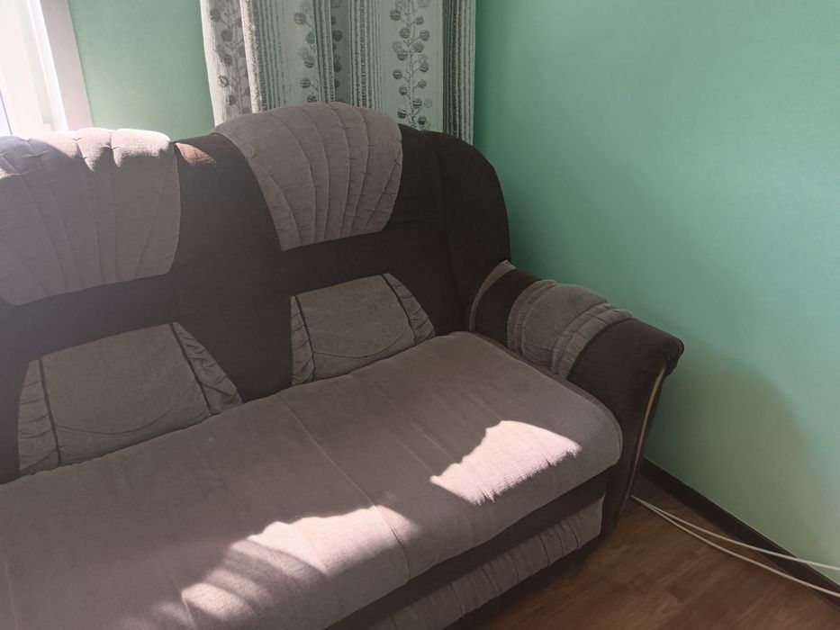 Продам диван +два кресла