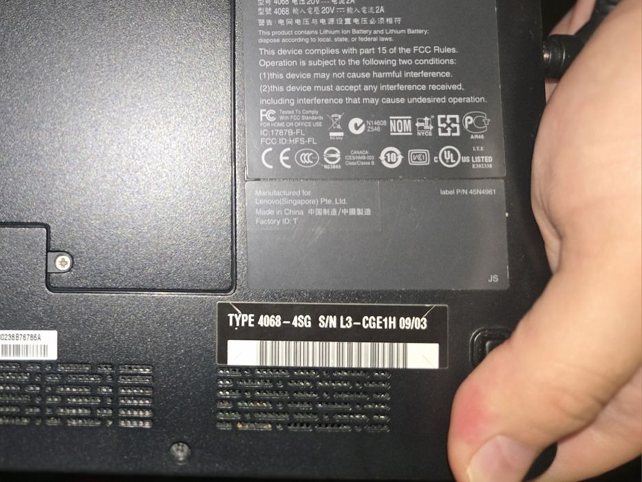 Netbook Lenovo IdeaPad S10e (Model 4068) + Încărcător + Geantă + Licență Windows XP