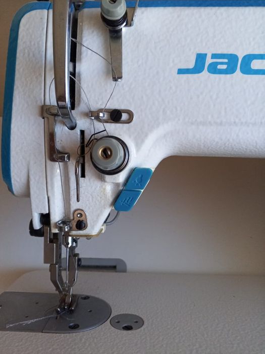 Продам швейную машинку Jack H2-CZ