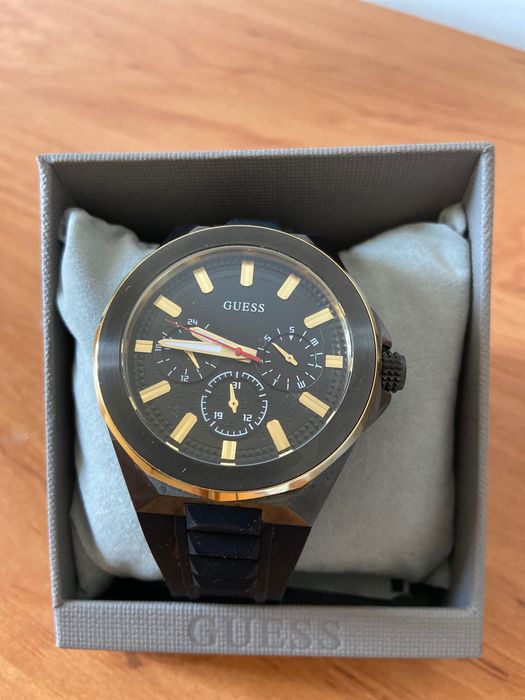 Нов Часовник Guess