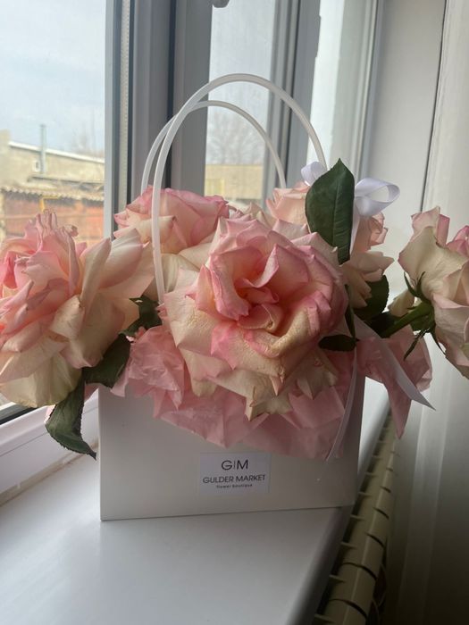 Цветы каждая по 2000